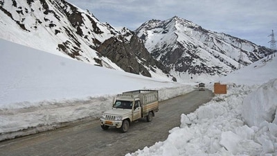 Zojila Pass is located on the Srinagar-Kargil-Leh road (NH-1) at a height of 11,650 feet and provides a vital strategic link between Kashmir Valley and Ladakh region. (Waseem Andrabi /Hindustan Times)