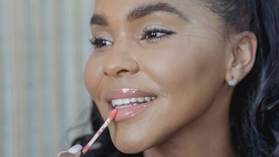 Choose long-wearing products: When shopping for makeup, look for products that are designed to be long-wearing. This includes waterproof mascara, smudge-proof eyeliner, and long-lasting lipstick.&nbsp; (Pexels)