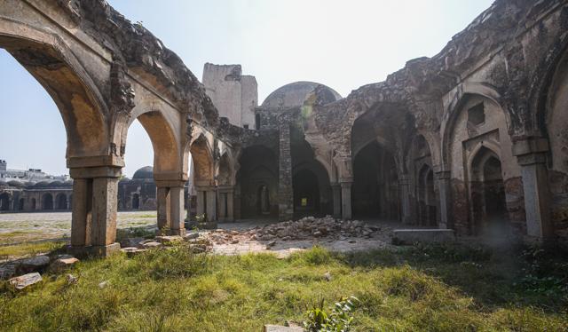 Djinn city: The ruins of Begumpuri Masjid at Huaz Khas in New Delhi. (Amal KS/ Hindustan Times) Djinn city: The ruins of Begumpuri Masjid at Huaz Khas in New Delhi. (Amal KS/ Hindustan Times)