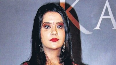 How can a person with a ₹1 crore bribe reach the 'kitchen' of the deputy chief minister's wife in Maharashtra, the Saamana editorial raised questions. How can a person with a ₹1 crore bribe reach the 'kitchen' of the deputy chief minister's wife in Maharashtra, the Saamana editorial raised questions.