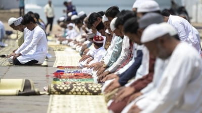 Breaking the Fast: Muslims around the world break their fast at sunset with a meal called Iftar. In some places, like Egypt and other Arab countries, families gather to share this meal with friends and relatives. (AFP) Breaking the Fast: Muslims around the world break their fast at sunset with a meal called Iftar. In some places, like Egypt and other Arab countries, families gather to share this meal with friends and relatives. (AFP)