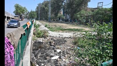 Infrastructure at a public park in Cheema Chowk in bad condition. (Gurpreet Singh/ HT) Infrastructure at a public park in Cheema Chowk in bad condition. (Gurpreet Singh/ HT)