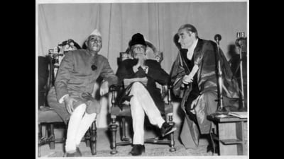 Jawaharlal Nehru, Maulana Azad and Sir Maurice Gwyer at the silver jubilee function of the Indian Historical Records Commission in 1944. (HT Photo) Jawaharlal Nehru, Maulana Azad and Sir Maurice Gwyer at the silver jubilee function of the Indian Historical Records Commission in 1944. (HT Photo)