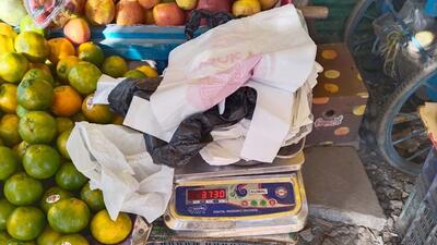 MC confiscated 20kg of banned plastic bags in Ludhiana on Friday. (HT photo)