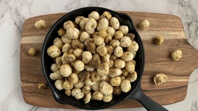 Roasted Makhana: Roasted Makhana or fox nuts are an excellent snack option for Navratri fasting. They are high in protein, and fibre, and low in calories. You can roast them in ghee or olive oil and add some rock salt to enhance their taste. (File Photo) Roasted Makhana: Roasted Makhana or fox nuts are an excellent snack option for Navratri fasting. They are high in protein, and fibre, and low in calories. You can roast them in ghee or olive oil and add some rock salt to enhance their taste. (File Photo)