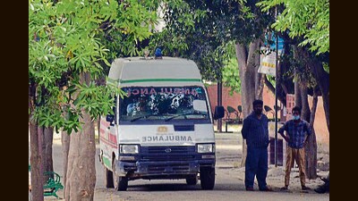 People can lodge complaints of overcharging/ misbehaviour against the ambulances at phone number 112. (HT File Photo)