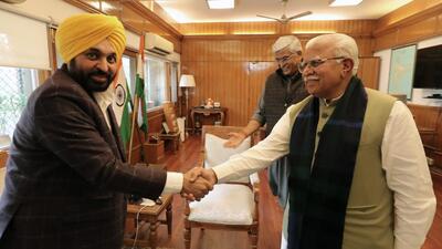 Punjab chief minister Bhagwant Mann with his Haryana counterpart, Manohar Lal Khattar, in New Delhi on January 4. (ANI) Punjab chief minister Bhagwant Mann with his Haryana counterpart, Manohar Lal Khattar, in New Delhi on January 4. (ANI)