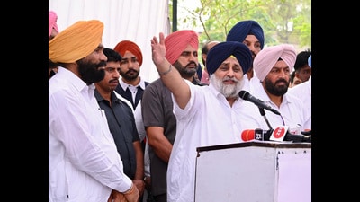 SAD President Sukhbir Singh Badal and workers protest against Punjab government at Bathinda on Friday. ((Photo by Sanjeev Kumar/Hindustan Times))