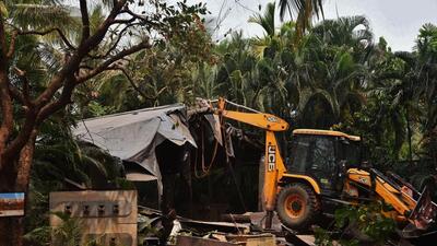Thane, India - March 17, 2023: Thane Municipal Corporation (TMC) demolishes illegal hotels and constuctions inside Yeoor Village of Sanjay Gandhi National Park (SGNP), in Thane, India, on Friday, March 17, 2023. (Praful Gangurde/HT Photo) (HT PHOTO) Thane, India - March 17, 2023: Thane Municipal Corporation (TMC) demolishes illegal hotels and constuctions inside Yeoor Village of Sanjay Gandhi National Park (SGNP), in Thane, India, on Friday, March 17, 2023. (Praful Gangurde/HT Photo) (HT PHOTO)