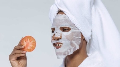 Dark Circle Reducing Tomato Eye Treatment: The vitamin C in tomatoes can help reduce the appearance of dark circles. Apply tomato juice underneath the eyes and leave it on for 10 minutes to visibly brighten and reduce puffiness.&nbsp; (Pexels)