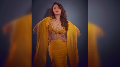 Sonakshi Sinha's outfit comprises a sequin blouse, a thigh-high slit skirt and a cape. (Instagram/@aslisona) Sonakshi Sinha's outfit comprises a sequin blouse, a thigh-high slit skirt and a cape. (Instagram/@aslisona)