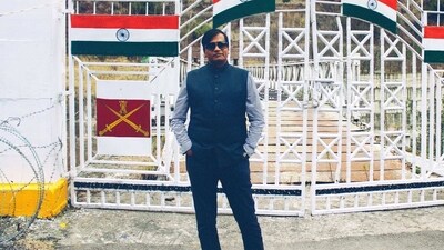 Gujarat conman Kiran Patel seen posing while his visit to the Valley, in one of the photos he shared on Twitter. (Twitter/@bansijpatel) Gujarat conman Kiran Patel seen posing while his visit to the Valley, in one of the photos he shared on Twitter. (Twitter/@bansijpatel)