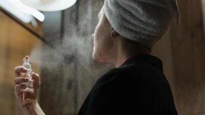 Acne Fighting Tomato Toner: Tomatoes are naturally antibacterial and can help fight acne. Mix tomato juice with witch hazel and use the mixture as a toner to reduce inflammation and breakouts.&nbsp; (Pexels)