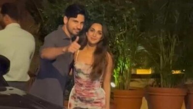 Sidharth Malhotra and Kiara Advani post Shweta Bachchan's birthday bash. (Manav Manglani) Sidharth Malhotra and Kiara Advani post Shweta Bachchan's birthday bash. (Manav Manglani)