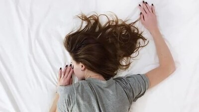 Sleeping on your stomach can cause neck and back pain: While sleeping on your stomach may feel comfortable, it can put strain on your neck and spine, which can lead to pain and discomfort. (Unsplash) Sleeping on your stomach can cause neck and back pain: While sleeping on your stomach may feel comfortable, it can put strain on your neck and spine, which can lead to pain and discomfort. (Unsplash)