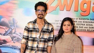 Comedians Haarsh Limbachiyaa and Bharti Singh were also spotted at Zwigato screening. The film also stars Gul Panag, Sayani Gupta, Swanand Kirkire. (Varinder Chawla) Comedians Haarsh Limbachiyaa and Bharti Singh were also spotted at Zwigato screening. The film also stars Gul Panag, Sayani Gupta, Swanand Kirkire. (Varinder Chawla)