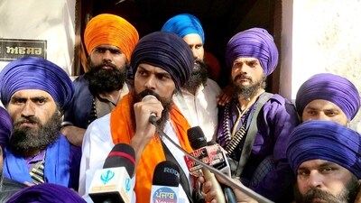 The Punjab Police on Saturday launched a massive crackdown on Waris Punjab De and its chief Amritpal Singh. The Punjab Police on Saturday launched a massive crackdown on Waris Punjab De and its chief Amritpal Singh.