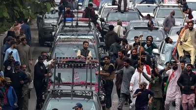 Imran Khan News: A convoy of former Prime Minister Imran Khan drives toward Islamabad at a road in Lahore, Pakistan. (AP) Imran Khan News: A convoy of former Prime Minister Imran Khan drives toward Islamabad at a road in Lahore, Pakistan. (AP)