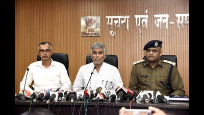 Bihar Rural Development Department Secretary Balamurugan D with IPS P Kannan addresses a press conference on the fake video of attack on migrant workers in Tamil Nadu, in Patna on Friday. (Aftab Alam Siddiqui) Bihar Rural Development Department Secretary Balamurugan D with IPS P Kannan addresses a press conference on the fake video of attack on migrant workers in Tamil Nadu, in Patna on Friday. (Aftab Alam Siddiqui)