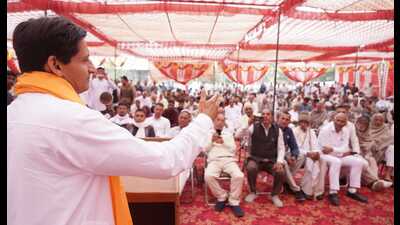 Congress MP in Rajya Sabha Deepender Hooda on Saturday said when the ruling government stops listening to the public and uses the language of ‘lathi’ (baton) then it has no right to remain in power and it becomes the responsibility of the opposition to listen to the public. (HT Photo)