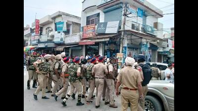 Heavy police force has been deployed in Jalandhar rural areas since Saturday morning amid an operation to arrest Amritpal Singh. (HT Photo)
