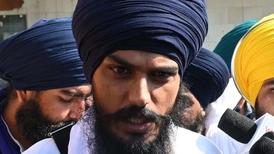 The 29-year-old separatist leader Amritpal Singh was chased by a heavy police force on Saturday. The 29-year-old separatist leader Amritpal Singh was chased by a heavy police force on Saturday.