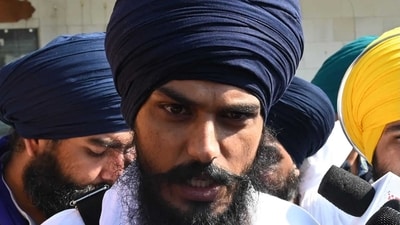 The 29-year-old separatist leader Amritpal Singh was chased by a heavy police force on Saturday. The 29-year-old separatist leader Amritpal Singh was chased by a heavy police force on Saturday.
