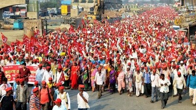 Maharashtra farmers called off their foot march that was heading towards Mumbai. (PTI) Maharashtra farmers called off their foot march that was heading towards Mumbai. (PTI)