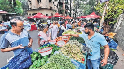 Mumbai, India - March 16, 2023: People buy vegetables and fruits at Samartha's Farmers Market near Sambhaji Maidan, at Mulund (East), in Mumbai, India, on Thursday, March 16, 2023. (Praful Gangurde/HT Photo) (HT PHOTO) Mumbai, India - March 16, 2023: People buy vegetables and fruits at Samartha's Farmers Market near Sambhaji Maidan, at Mulund (East), in Mumbai, India, on Thursday, March 16, 2023. (Praful Gangurde/HT Photo) (HT PHOTO)