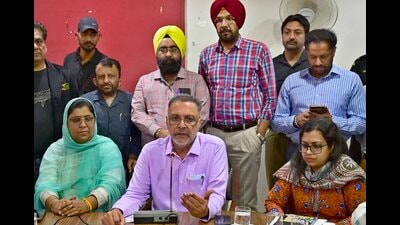 Punjab health minister Dr Balbir Singh addressing media persons at Circuit House in Ludhiana on Saturday. (Gurpreet Singh/ HT photo) Punjab health minister Dr Balbir Singh addressing media persons at Circuit House in Ludhiana on Saturday. (Gurpreet Singh/ HT photo)