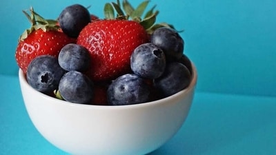 Berries: Superfoods Packed with AntioxidantsBerries are high in antioxidants which help to combat inflammation and support the immune system. Consuming a variety of berries can also help your body produce vitamin C, which has been shown to be effective in preventing colds and flu. (Pexels) Berries: Superfoods Packed with AntioxidantsBerries are high in antioxidants which help to combat inflammation and support the immune system. Consuming a variety of berries can also help your body produce vitamin C, which has been shown to be effective in preventing colds and flu. (Pexels)