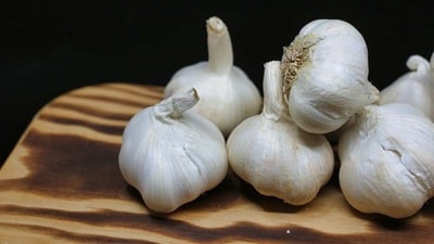 Garlic: An Immune Booster and Flavour EnhancerGarlic has been used for centuries to fight infections and boost the immune system. It contains allicin, a compound that has antibacterial properties and can help to stimulate white blood cell production. Try adding crushed garlic to your meals for an extra flavour hit and immune boost. (Pexels) Garlic: An Immune Booster and Flavour EnhancerGarlic has been used for centuries to fight infections and boost the immune system. It contains allicin, a compound that has antibacterial properties and can help to stimulate white blood cell production. Try adding crushed garlic to your meals for an extra flavour hit and immune boost. (Pexels)