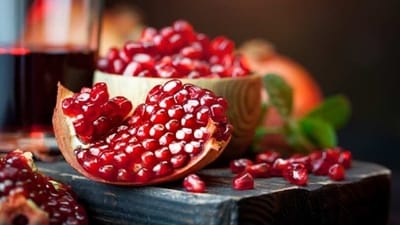 Pomegranate: Pomegranate is a rich source of polyphenols, which are known to have anti-inflammatory properties that help fight infections. (Unsplash) Pomegranate: Pomegranate is a rich source of polyphenols, which are known to have anti-inflammatory properties that help fight infections. (Unsplash)