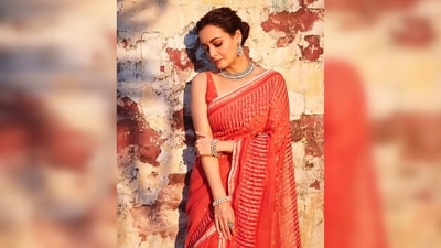 Dia Mirza kept her makeup subtle and opted for bold kohl eyes. She completed her look with a black bindi. (Instagram/@diamirzaofficial) Dia Mirza kept her makeup subtle and opted for bold kohl eyes. She completed her look with a black bindi. (Instagram/@diamirzaofficial)