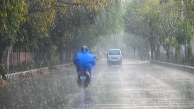 The national capital on Saturday recorded a minimum temperature of 18.2 degrees Celsius, two notches above normal, the India Meteorological Department (IMD) said. (Vipin Kumar/ HT) The national capital on Saturday recorded a minimum temperature of 18.2 degrees Celsius, two notches above normal, the India Meteorological Department (IMD) said. (Vipin Kumar/ HT)
