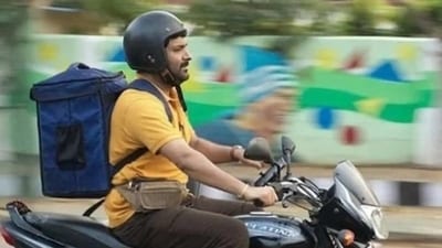 Kapil Sharma plays a food delivery guy in Zwigato. Kapil Sharma plays a food delivery guy in Zwigato.