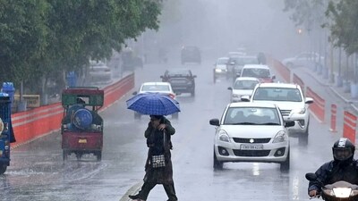 Commuters out in the rain in Chandigarh on Saturday. (Ravi Kumar/ HT) Commuters out in the rain in Chandigarh on Saturday. (Ravi Kumar/ HT)