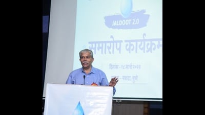 Dr Nitin Karmalkar addressing NGO’s and Jaldoot during a concluding function of ‘Jaldoot 2.0’ a three-day program by Sevavardhini, non-government organisation at Yashada on Saturday. (HT PHOTO) Dr Nitin Karmalkar addressing NGO’s and Jaldoot during a concluding function of ‘Jaldoot 2.0’ a three-day program by Sevavardhini, non-government organisation at Yashada on Saturday. (HT PHOTO)