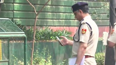 Delhi Police at Rahul Gandhi's residence. (ANI) Delhi Police at Rahul Gandhi's residence. (ANI)