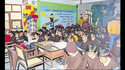 Overcrowded classroom at Government Primary School in Chhawani Mohalla. (HT Photo) Overcrowded classroom at Government Primary School in Chhawani Mohalla. (HT Photo)