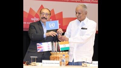 Prof Dr S B Mujumdar, chancellor of Symbiosis University, stated that he was a firm believer in education as the best medium for globalisation. (HT PHOTO)