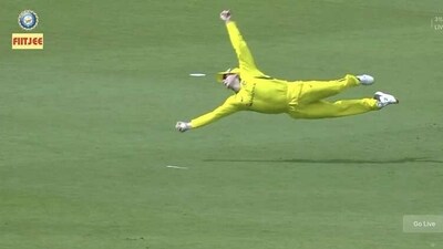 Steve Smith takes a brilliant catch to get rid of Hardik Pandya during India vs Australia 2nd ODI (Twitter) Steve Smith takes a brilliant catch to get rid of Hardik Pandya during India vs Australia 2nd ODI (Twitter)