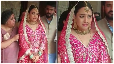 Swara Bhasker is seen standing besides her mom Ira Bhasker and husband Fahad Ahmad in the video. Swara Bhasker is seen standing besides her mom Ira Bhasker and husband Fahad Ahmad in the video.