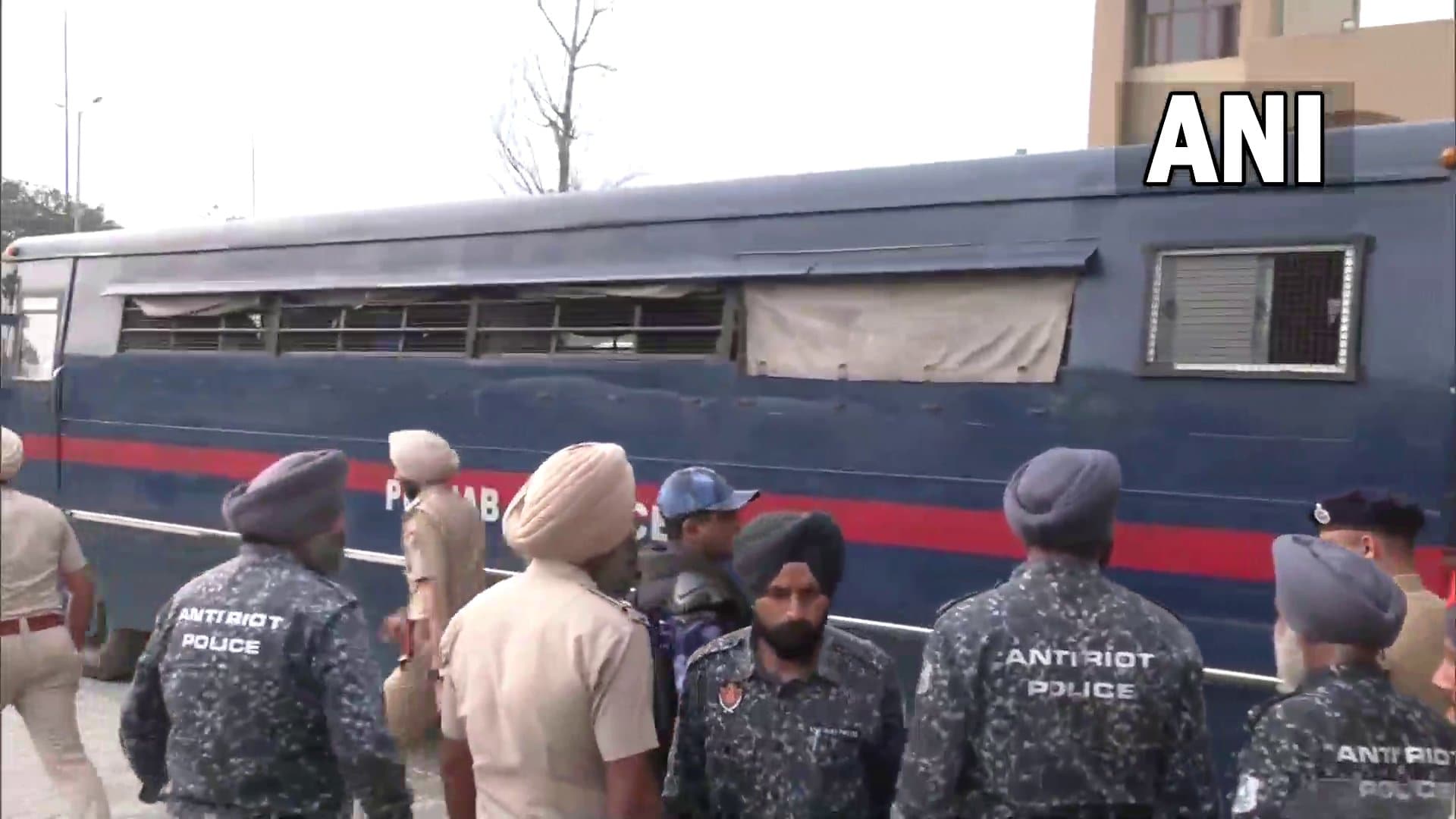Punjab police around the court where arrested seven aides of Amritpal Singh were produced in Amritsar on Sunday. (ANI)