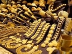 On Monday, the price of 10 grams of 24k gold was  <span class='webrupee'>₹</span>60,320.