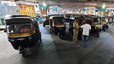 Bangalore Auto Drivers Unions’ Federation has called for a 24-hour strike on Monday demanding a ban on bike taxis in the city. (Representative image/ Praful Gangurde / HT Photo) Bangalore Auto Drivers Unions’ Federation has called for a 24-hour strike on Monday demanding a ban on bike taxis in the city. (Representative image/ Praful Gangurde / HT Photo)