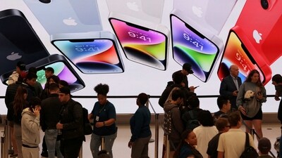 Customers queue at the Apple Fifth Avenue store for the release of the Apple iPhone 14 range in Manhattan, New York City, U.S. (REUTERS)