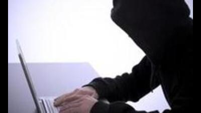 Chandigarh Police’s cyber crime team arrested two fraudsters who had been duping banks. (HT File) Chandigarh Police’s cyber crime team arrested two fraudsters who had been duping banks. (HT File)