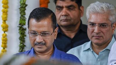 Delhi chief minister Arvind Kejriwal, and Delhi finance minister Kailash Gahlot during the first day of the Budget Session of Delhi Vidhansabha Assembly in New Delhi, India, on March 17 (HT Photo/Raj K Raj)