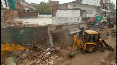 Gulam Hasan’s house being razed in Rasoolabad locality of Prayagraj on Monday. (HT photo) Gulam Hasan’s house being razed in Rasoolabad locality of Prayagraj on Monday. (HT photo)